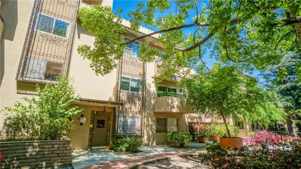 6720 Hillpark Drive #204 photo 9