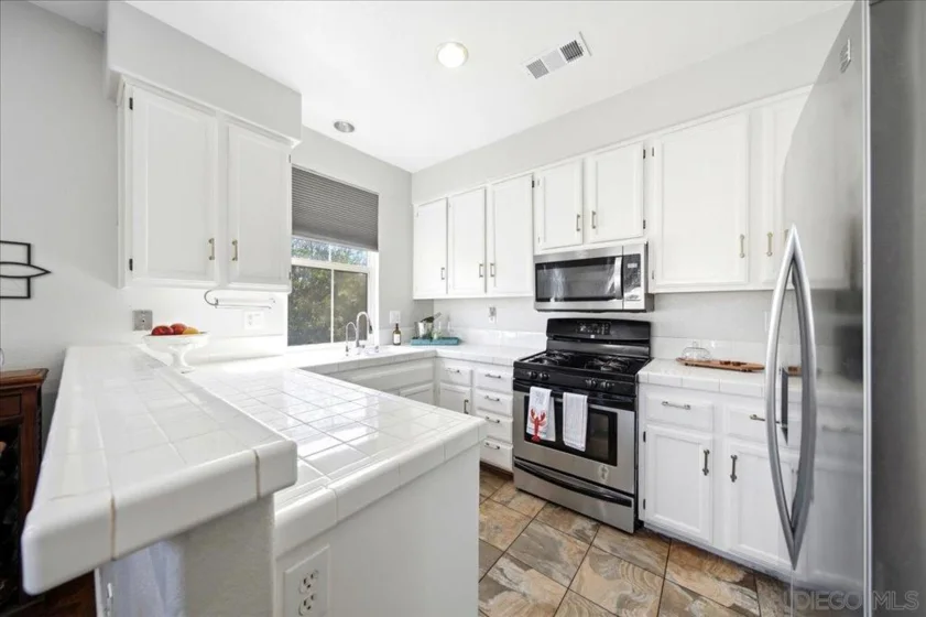 6015 Paseo Salinero photo 3