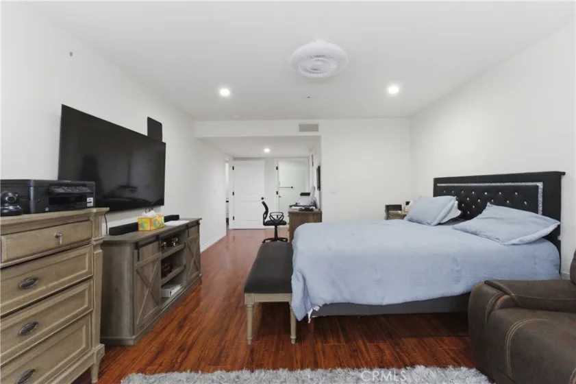 4733 Elmwood Avenue #203 photo 19