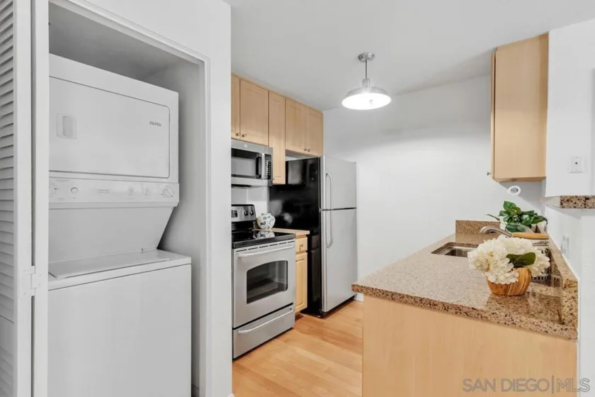 1970 Columbia Street #301 photo 4