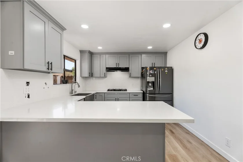 8574 Chapman #A photo 3