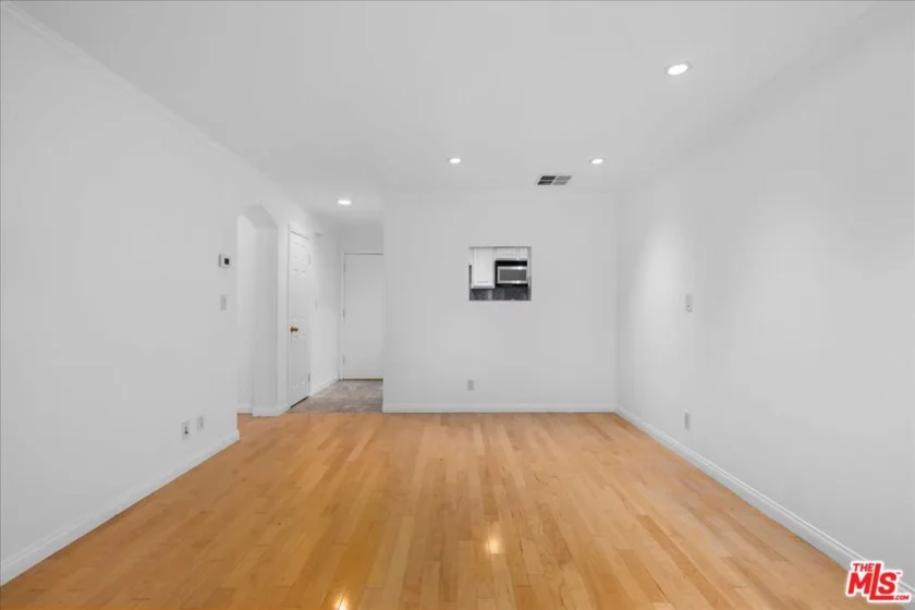 740 N Kings Road #114 photo 9