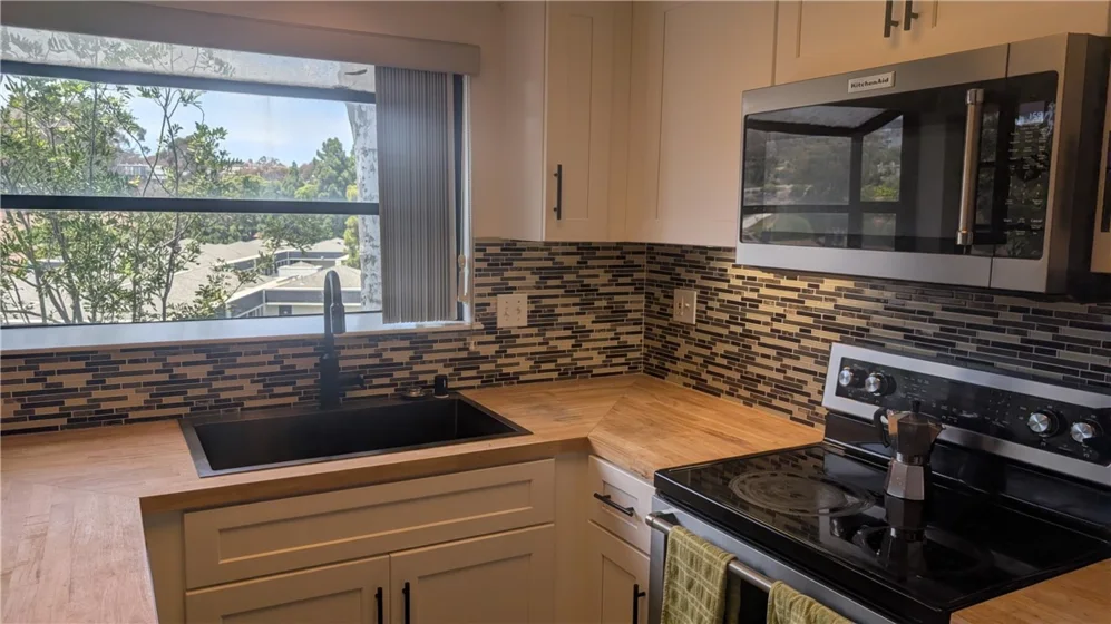 8860 Villa La Jolla Drive #215 photo 18