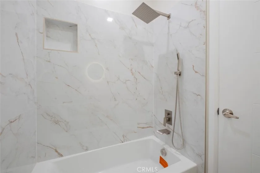1305 N Columbus Avenue #112 photo 22