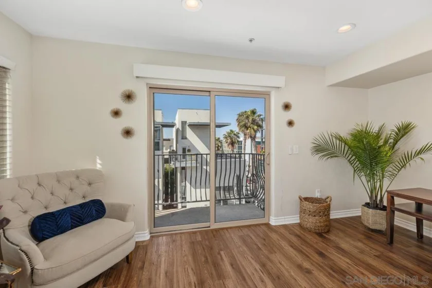 801 W Hawthorn Street #301 photo 16