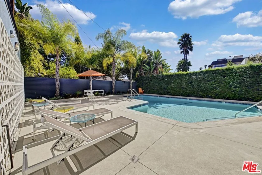 7560 Hollywood Boulevard #106 photo 32