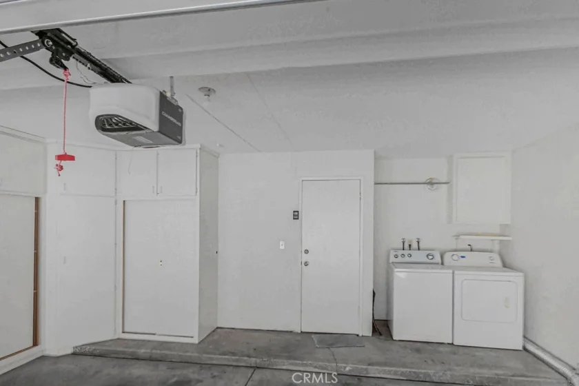 1427 Hillandale photo 18