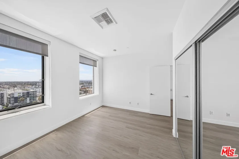 3810 Wilshire Boulevard #1108 photo 10