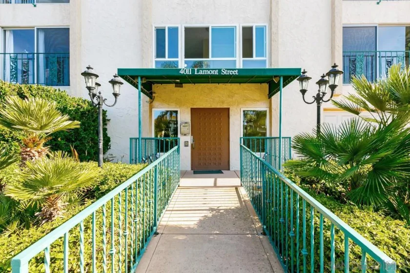 4011 Lamont #3F photo 1