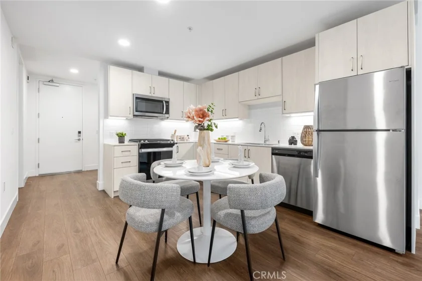 709 E Walnut Street #214 photo 46