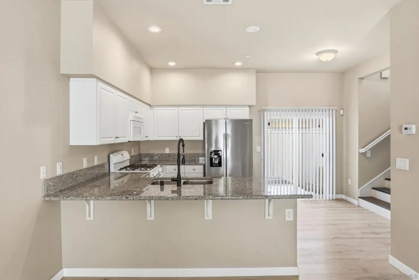 1329 Holly Avenue photo 4