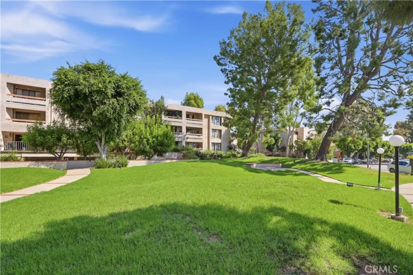 15207 Magnolia Boulevard #119 photo 39