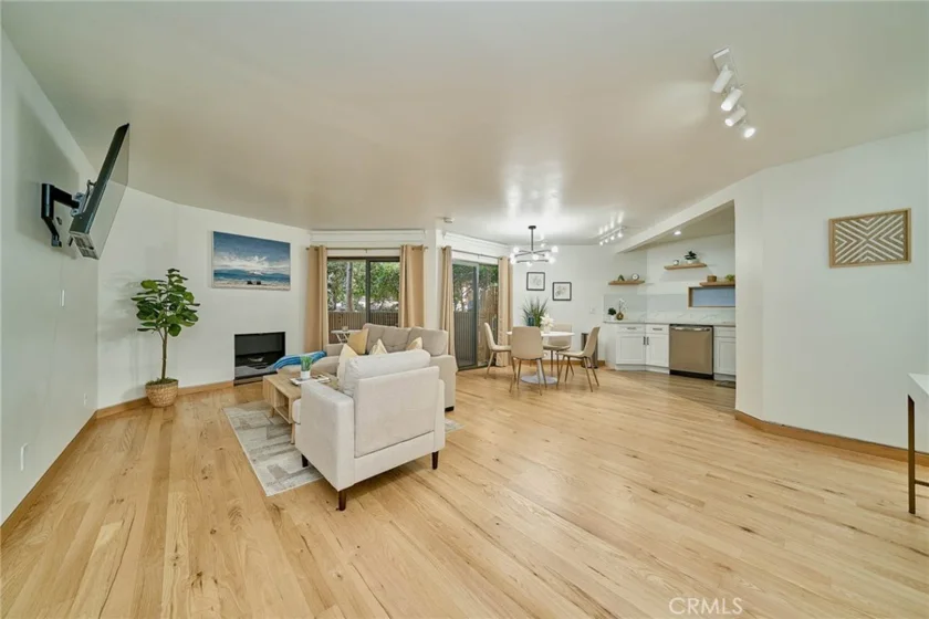 950 N Kings Road #45 photo 6