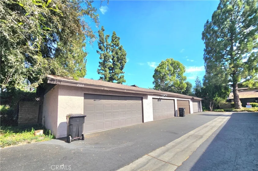 7552 Corbin Avenue #4 photo 27