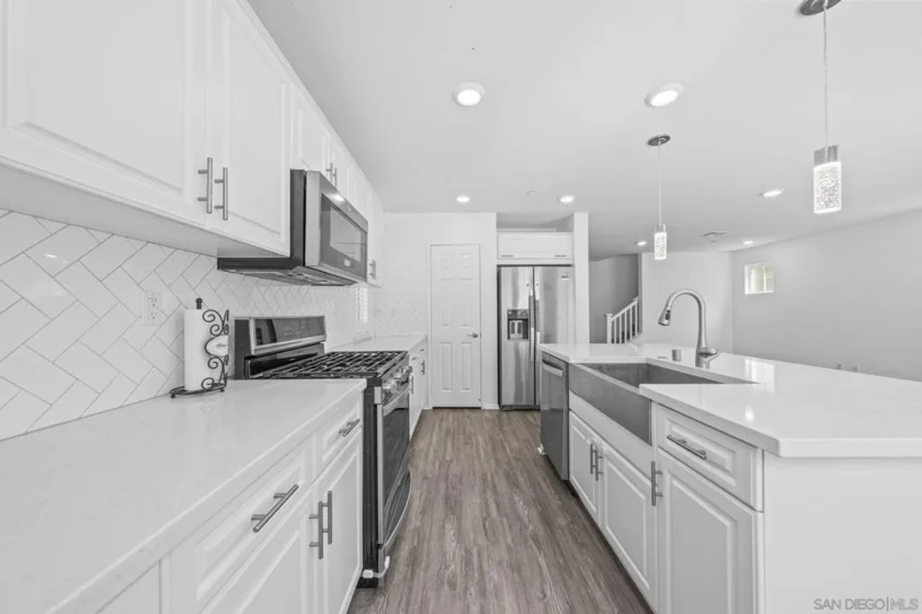 41917 Zafra Street photo 22