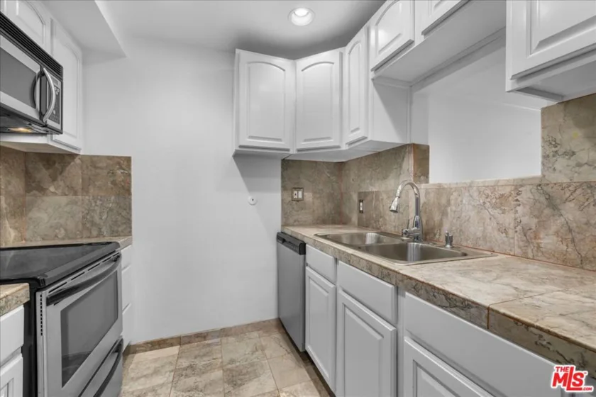 740 N Kings Road #114 photo 13