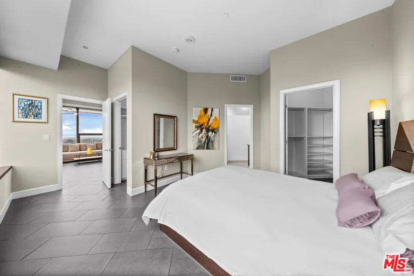 1100 Wilshire Boulevard #2411 photo 4