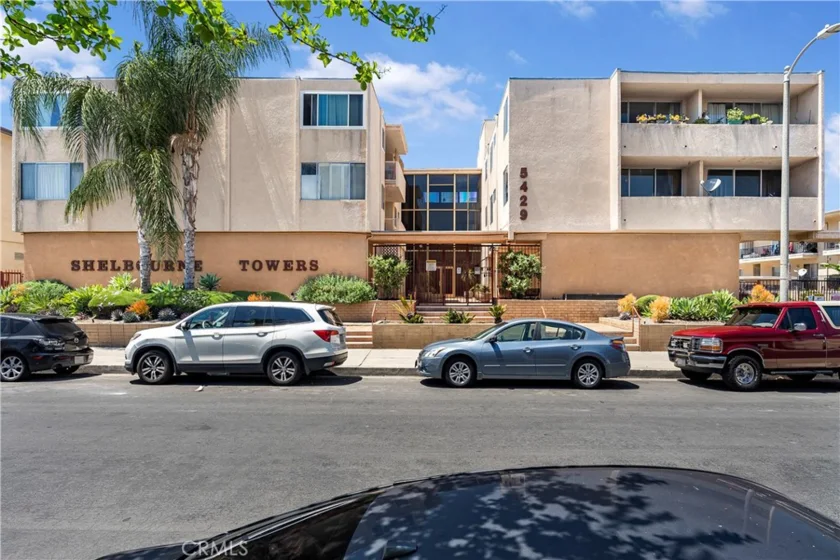 5429 Newcastle Avenue #309 photo 1