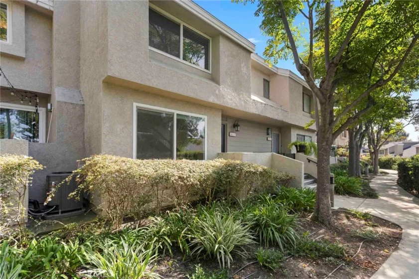 26337 W Grove Circle photo 1