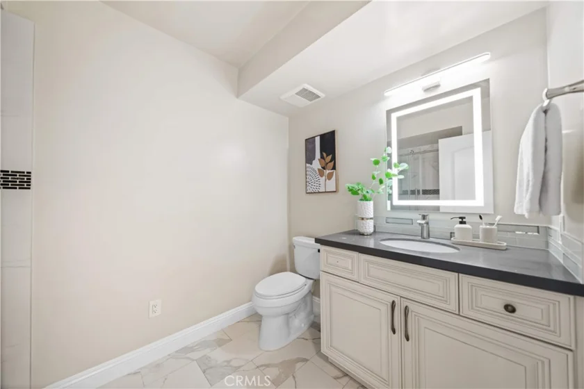 1611 S Pomona #D13 photo 26