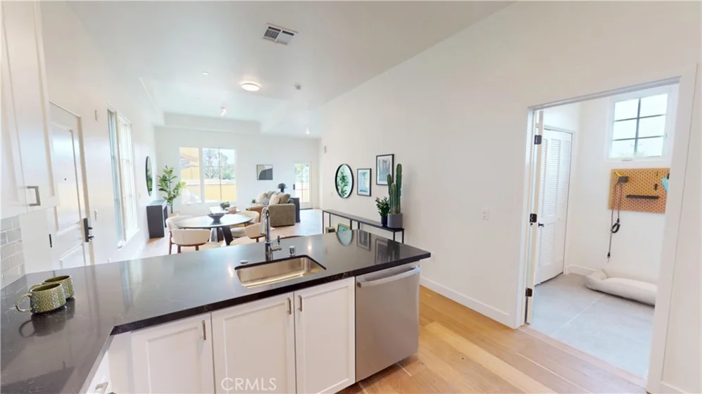 1878 E Walnut Street #203 photo 14