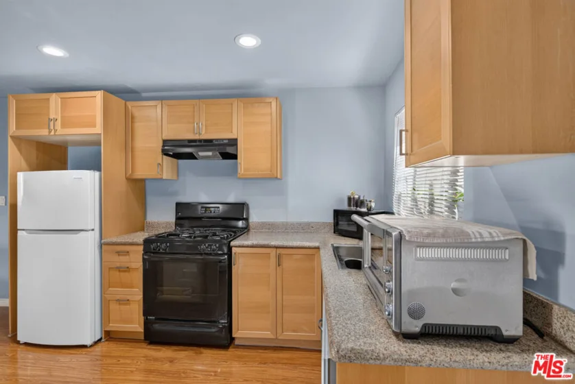 14618 Gilmore Street #4 photo 13