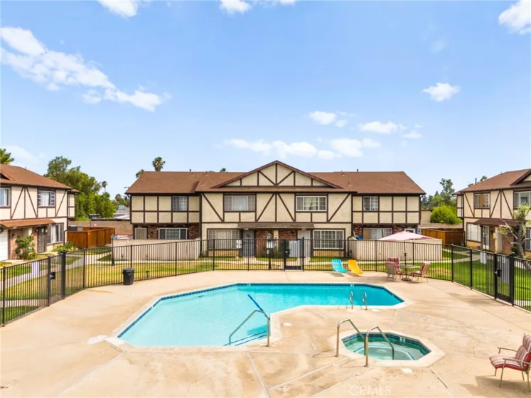 24085 Fir Avenue photo 1