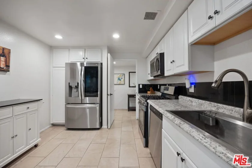15325 Magnolia Boulevard #108 photo 8