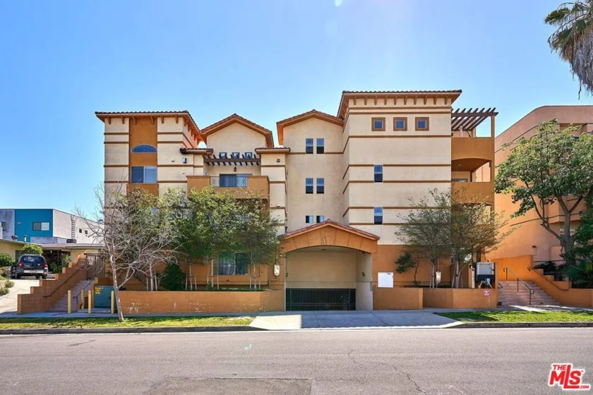 4822 Elmwood Avenue #101 photo 1