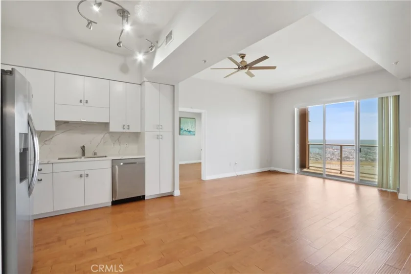 488 E Ocean Boulevard #1210 photo 2