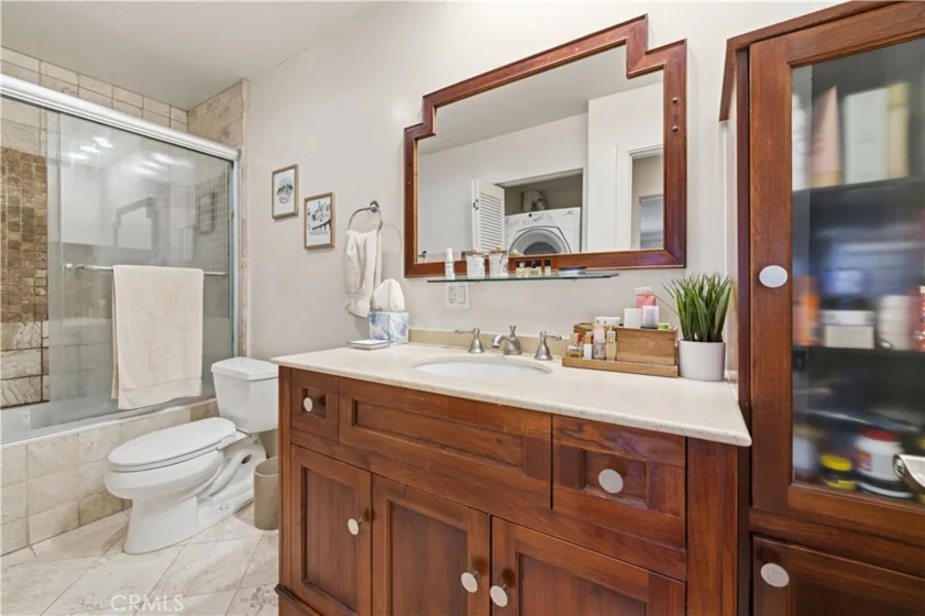 1154 S Barrington Avenue #213 photo 8