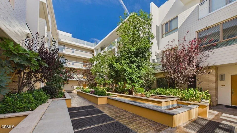 137 S Wilson Avenue #106 photo 25