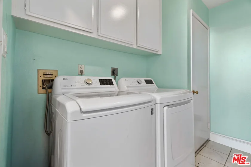 600 W 9th Street #1512 photo 16