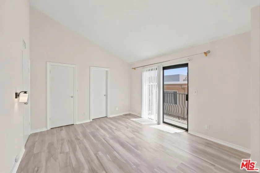 14937 Sherman Way #2 photo 36