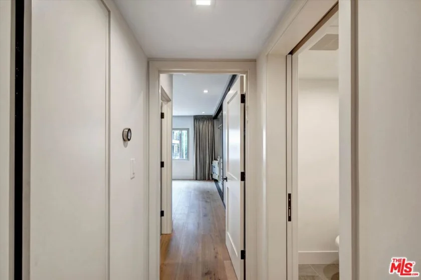 439 N Doheny Drive #204 photo 19