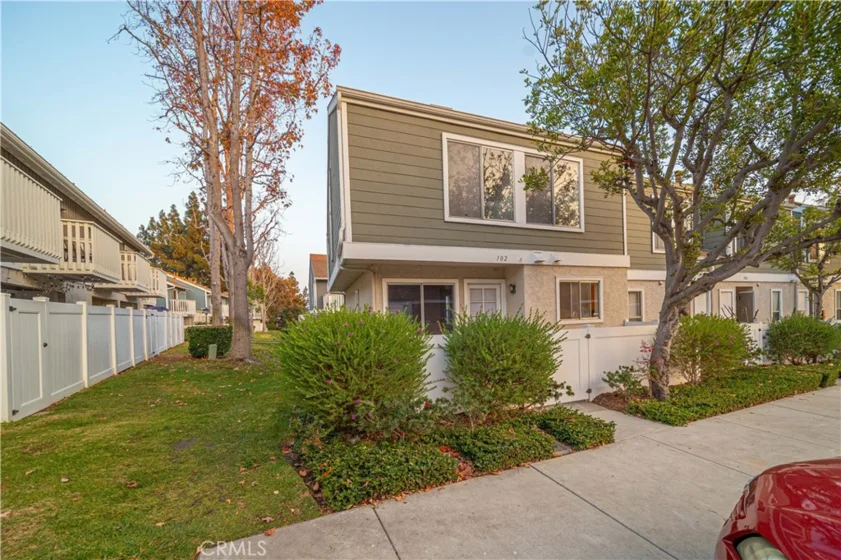 102 Birchwood Lane photo 1