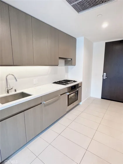 889 Francisco #2505 photo 2