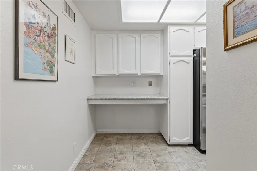 21650 Burbank #203 photo 5