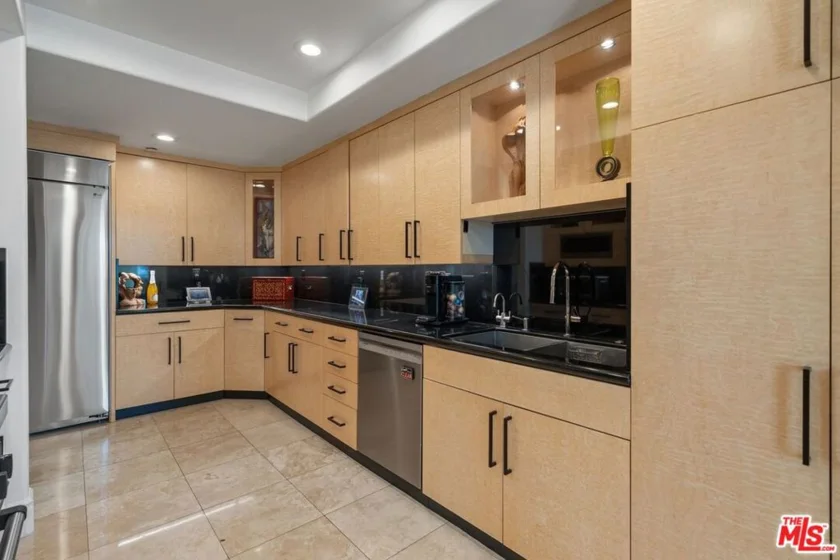 137 S Spalding Drive #401 photo 14