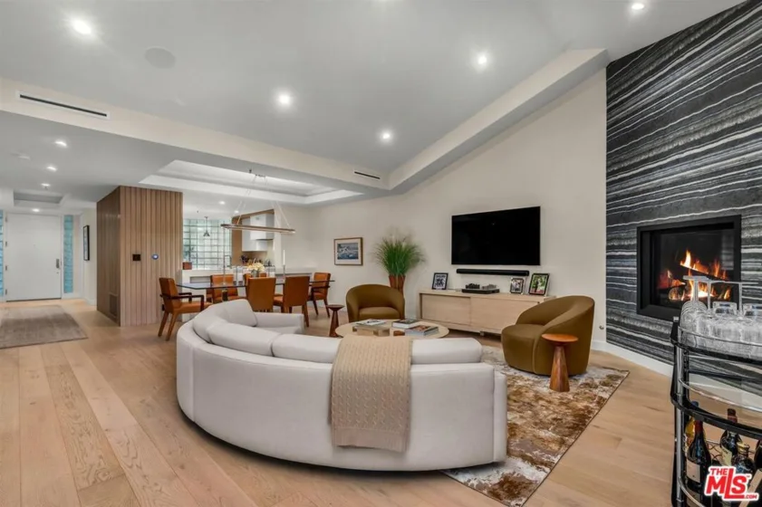 2122 Century Park Lane #402 photo 6