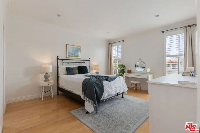511 San Vicente Boulevard #306 photo 9