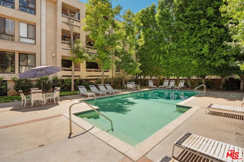 15231 Magnolia Boulevard #114 photo 21