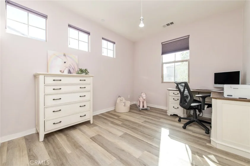 192 Finch photo 29