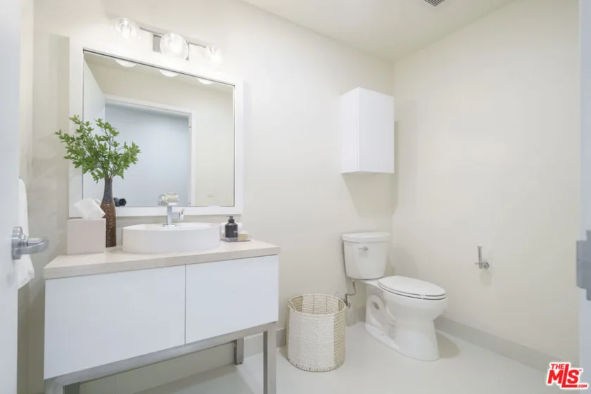1100 S Hope Street #716 photo 6