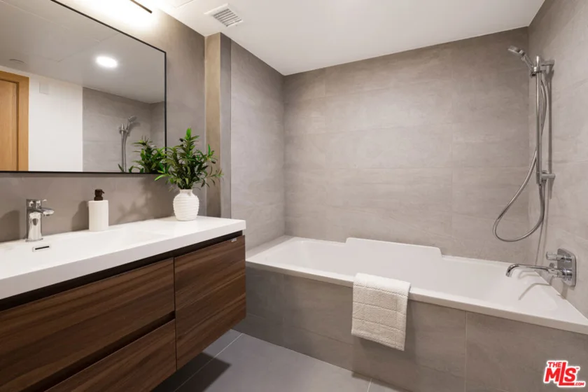 1361 Kelton Avenue #401 photo 15