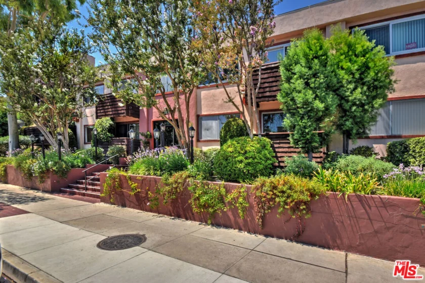 5403 Newcastle Avenue #19 photo 1