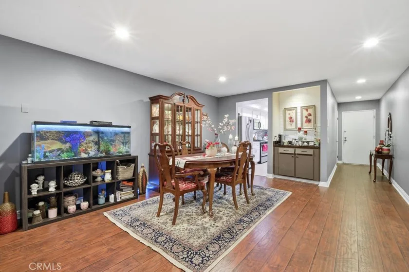 1236 N Columbus #11 photo 5