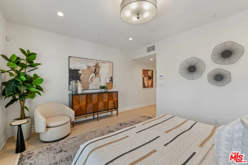 4711 Ambrose Avenue #204 photo 20