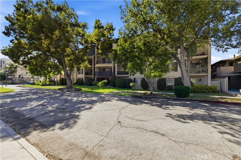 215 N Kenwood Street #303 photo 23
