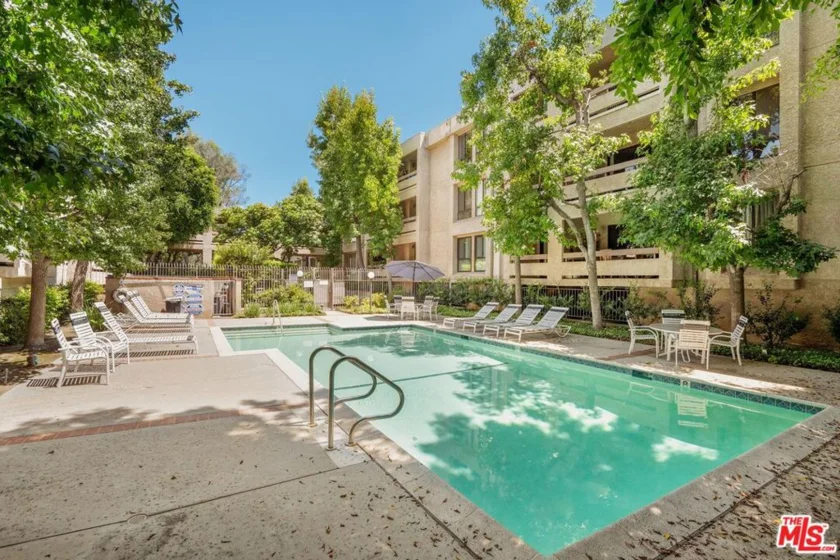 15231 Magnolia Boulevard #114 photo 22